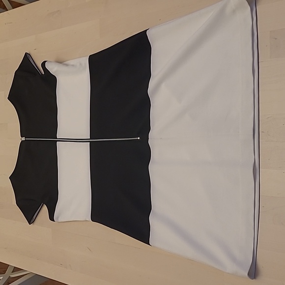 LIKE NEW Marc New York Andrew Mark Black/White Colorblocked Cap Sleeved Dress - Picture 6 of 13